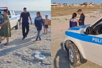 Фотография к новости: Маңғыстауда полицейлер теңізге ағып кеткен қызды құтқарды