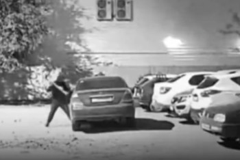 Фотография к новости: "Жүргізуші ауыр халде": Ақтөбеде көлікте отырған жүргізушіге шабуыл жасалды