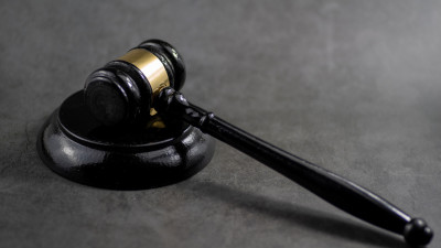 Экс-министр балалар порнографиясын сақтағаны үшін сотқа тартылды