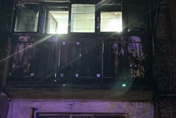 Фотография к новости: Шахтинскіде өртеніп жатқан көлік жарылып, тұрғын үйді шарпыды