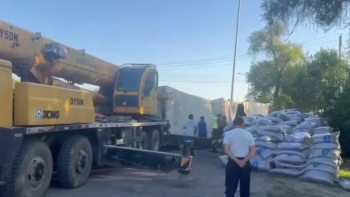 Фотография к новости: Жетісу облысында 35 тонна дән тиелген жүк көлігі аударылды