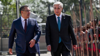 Фотография к новости: Қазақстан Президентін Қырғызстанда салтанатты түрде қарсы алды