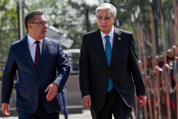 Фотография к новости: Қазақстан Президентін Қырғызстанда салтанатты түрде қарсы алды