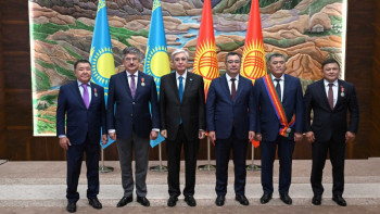 Фотография к новости: Тоқаев Қырғызстанның бірқатар мемлекет және қоғам қайраткерін марапаттады