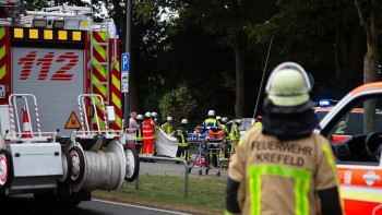 Фотография к новости: Германияда зират маңында көлік адамдарға соғылып, екі адам қаза тапты