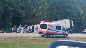 Фотография к новости: Нью-Йоркте туристік автобус аударылып, бес адам қаза тапты