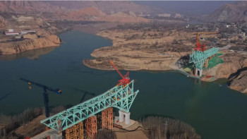 Фотография к новости: Қытайда көпір құрылысында трос үзіліп, 12 адам қаза тапты