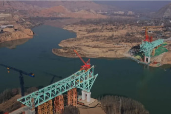 Фотография к новости: Қытайда көпір құрылысында трос үзіліп, 12 адам қаза тапты