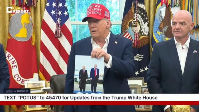 "Қызық болады": Трамп Путинмен түскен суретін көрсетіп, мақтанды