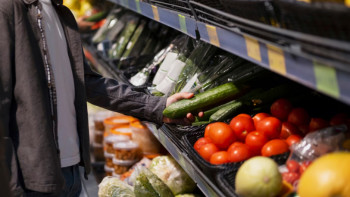 Фотография к новости: Жолдауды жүзеге асыру: дүкен сөрелерінің жартысын қазақстандық тауарлар алады