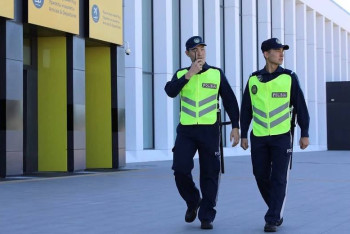 Фотография к новости: Әуе рейсіндегі жанжал: Ақтөбеде жолаушы ұшақтан түсірілді