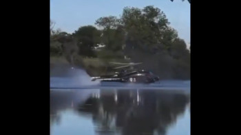 Фотография к новости: Францияда өрт сөндіру кезінде тікұшақ тоғанға құлап түсті