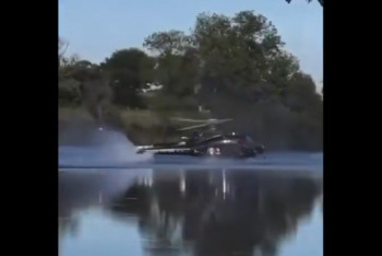 Фотография к новости: Францияда өрт сөндіру кезінде тікұшақ тоғанға құлап түсті