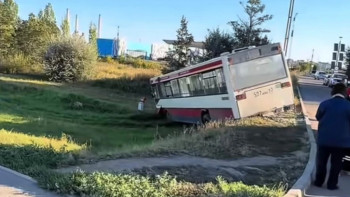 Фотография к новости: Астанада автобус апатқа ұшырады