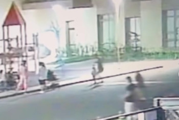 Фотография к новости: Алматыда жасөспірім екі жасар баланы жерге алып соғып, қашып кеткен