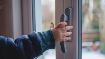 Фотография к новости: 7 жасар балаға қалдырған: Астанада терезеден құлаған 3 жасар бала көз жұмды