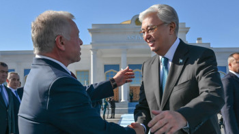 Фотография к новости: Президент Иордания Королін әуежайдан шығарып салды