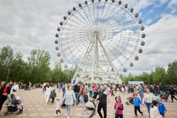 Фотография к новости: Астанада көпбалалы ана тұрғын үй кезегінен алынып тасталған