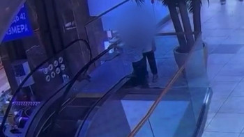 Фотография к новости: Петропавлда ойнап тұрған бала эскалатордан құлап кетті