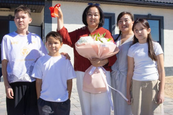 Фотография к новости: Қонаевта 42 отбасыға пәтер кілті табысталды