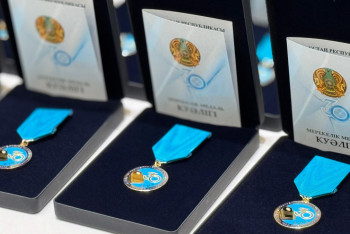 Фотография к новости: Конституцияға 30 жыл: Президент атынан мерейтойлық медальдар табысталды