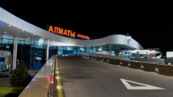 Фотография к новости: Алматы әуежайында жолаушы өзіне қол салған: полиция түсініктеме берді