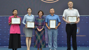 Фотография к новости: Президент тапсырмасы: жас ғалымдарға пәтер сертификаттары табысталды