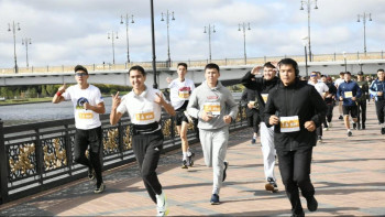 Фотография к новости: Астанада Конституция күніне орай өткен жүгіру іс-шарасына 1500 адам қатысты