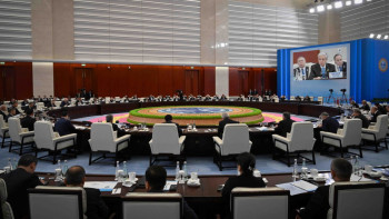 Фотография к новости: Қасым-Жомарт Тоқаев ШЫҰ даму банкін құру туралы бастаманы қолдады