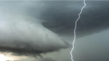 Фотография к новости: Ертең бірнеше өңірде екпінді жел, шаңды дауыл, найзағай, бұршақ және тұман күтіледі – Қазгидромет