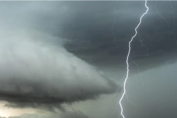 Фотография к новости: Ертең бірнеше өңірде екпінді жел, шаңды дауыл, найзағай, бұршақ және тұман күтіледі – Қазгидромет