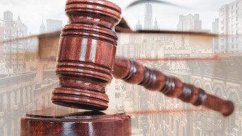 Фотография к новости: Ақтөбеде дәрігерге доқ көрсеткен әйел ірі көлемде айыппұл арқалады