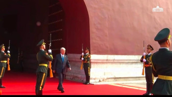 Фотография к новости: Ел Президенті әскери парадты тамашалау үшін Тяньаньмэнь алаңына барды