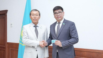 Фотография к новости: Мәжіліске жаңа депутат келді