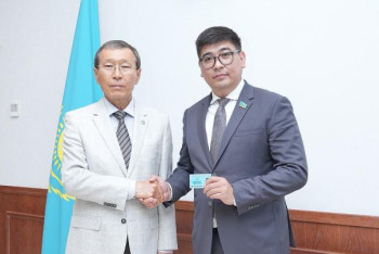 Фотография к новости: Мәжіліске жаңа депутат келді