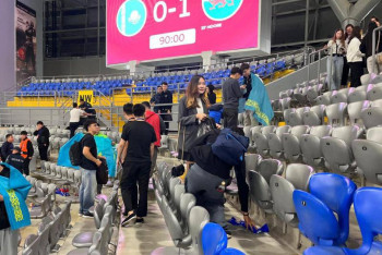 Фотография к новости: Астанада футбол жанкүйерлері матчтан кейін тазалық акциясын өткізді