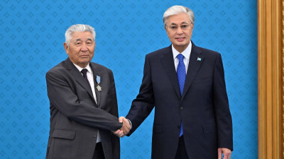 Президент мұнай-газ саласының үздіктеріне мемлекеттік награда табыстады