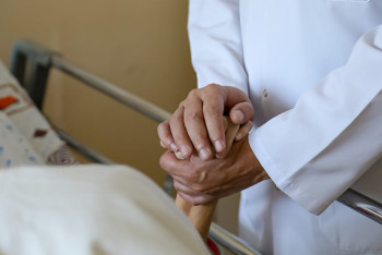 Фотография к новости: "Тегін қызметті сатқан": 1,5 млн теңге алған дәрігер жауапқа тартылды