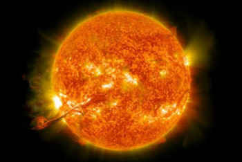 Фотография к новости: Күнде қуатты жарқыл: Жерде магниттік дауыл болуы мүмкін