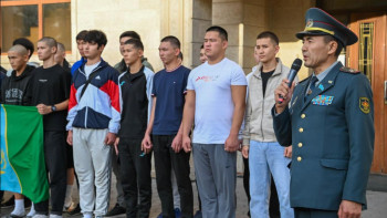 Фотография к новости: Әскерге шақырылған сарбаздардың алғашқы легі шекара қызметіне кетті