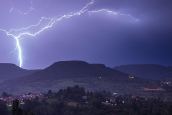 Фотография к новости: Найзағай, бұршақ: 15 облыста дауылды ескерту жарияланды