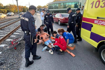 Фотография к новости: Ұландықтар жол апатынан жарақат алған жасөспірімге көмек көрсетті