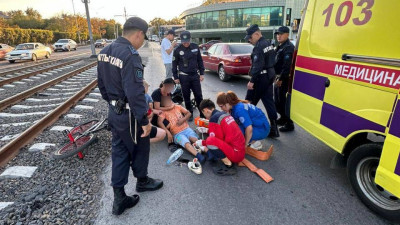 Ұландықтар жол апатынан жарақат алған жасөспірімге көмек көрсетті