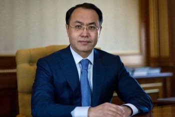 Фотография к новости: Қожамжаров кланаралық саяси мәселелерді шешетін негізгі тұлға болған – Саиров