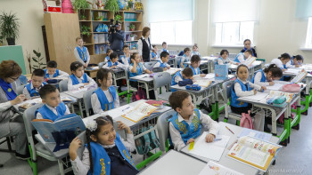 Фотография к новости: Тоқаев оқушылар мен мұғалімдерге қатысты жаңалық айтты