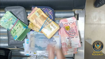 Фотография к новости: 21 жастағы жігіт алаяқтарға 4 миллион теңгесін аудара жаздады