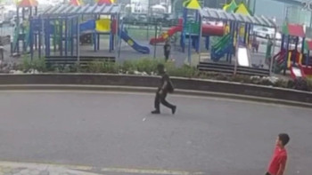 Фотография к новости: "Төбеңнен кірпіш құласын!". Қарағандыда қауіпті ойын ұйымдастырған жасөспірім іздестірілуде