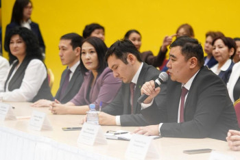 Фотография к новости: "Келешек мектептеріне" кадрлық резервтен 40 директор тағайындалды