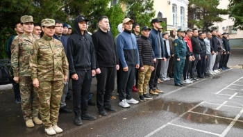 Фотография к новости: Астанада педагогтер, кәсіпкерлер мен мемлекеттік қызметшілер әскери жиынға шақырылды