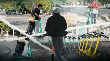 Фотография к новости: Алматы көшелеріндегі қаптаған самокат: мәселе қалай реттеледі?